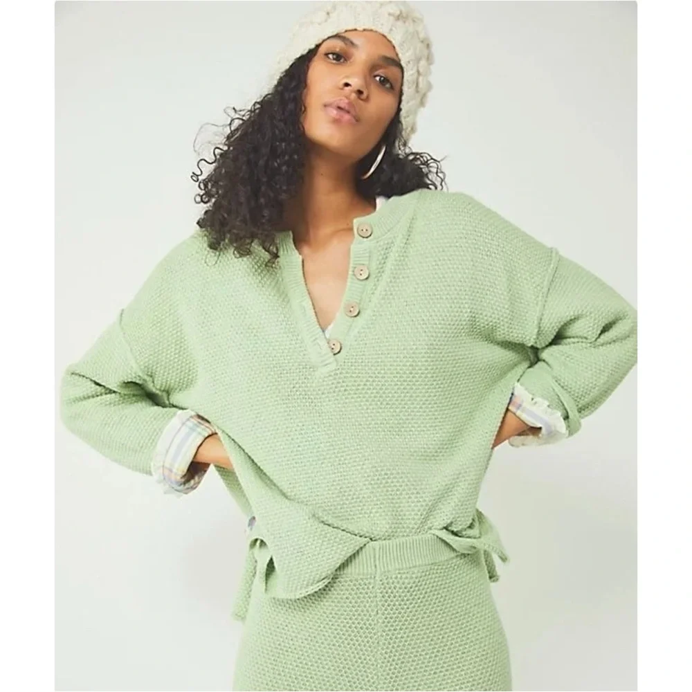 Free People FP Beach Hailee Sweater - Green Waffle Knit Slouchy Henley Top sz M - Picture 1 of 12